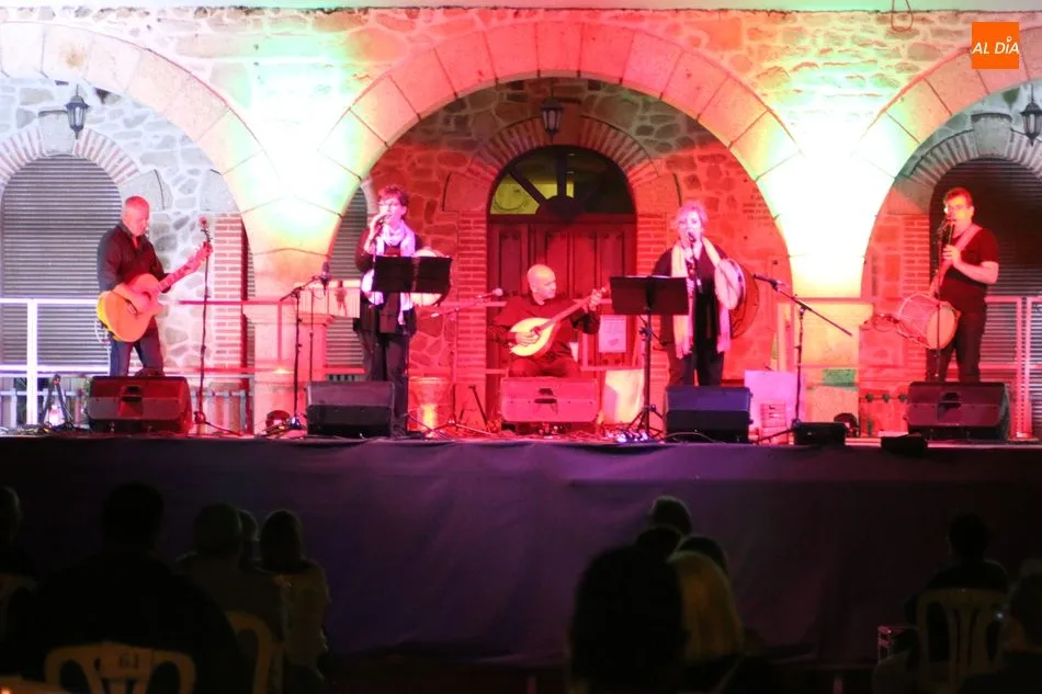 Foto 2 - Baleo pone la nota tradicional a Las Noches de la Plaza en Villarino  