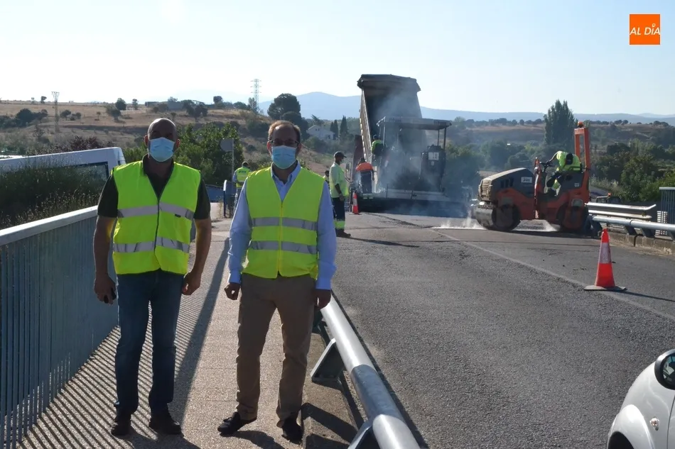Foto 4 - La Diputaci&oacute;n de Salamanca reasfalta la carretera de Sanjuanejo  
