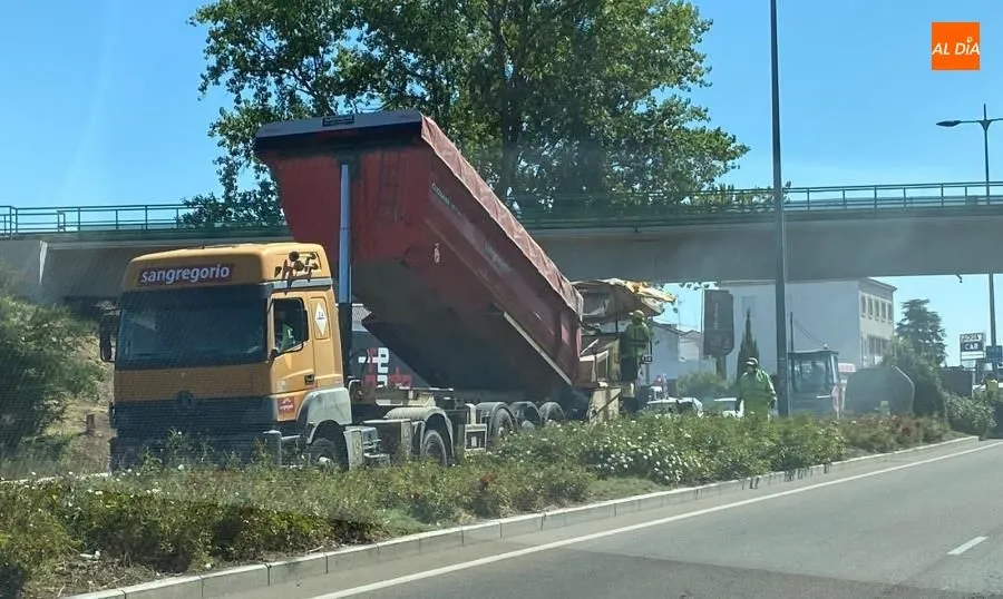 Foto 2 - Complicaciones para el tr&aacute;fico en la entrada a Salamanca por la carretera de Madrid