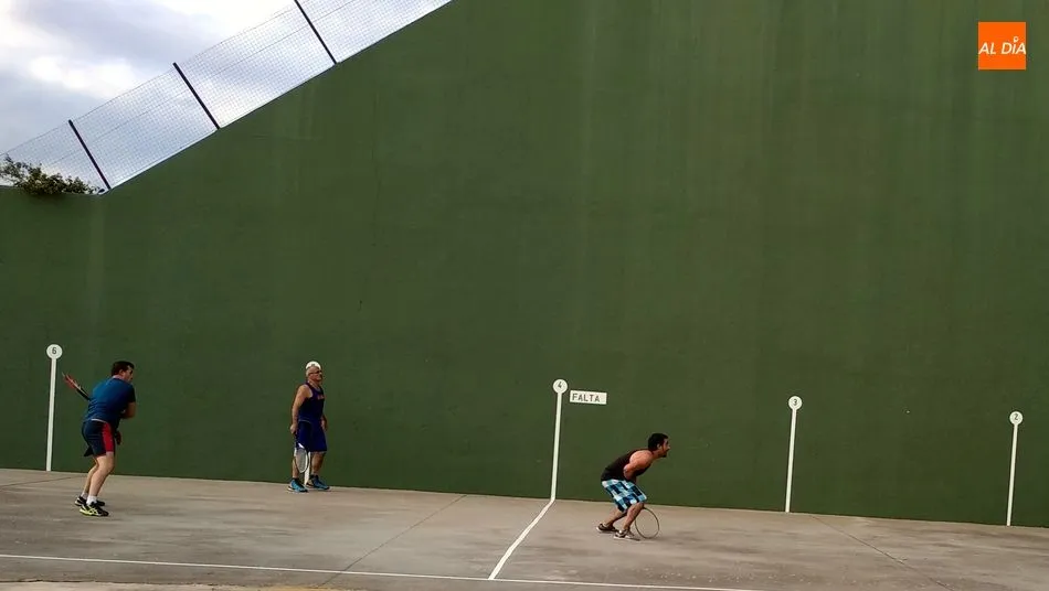 Foto 3 - Lumbrales celebra un muy disputado II Campeonato de Frontenis por parejas
