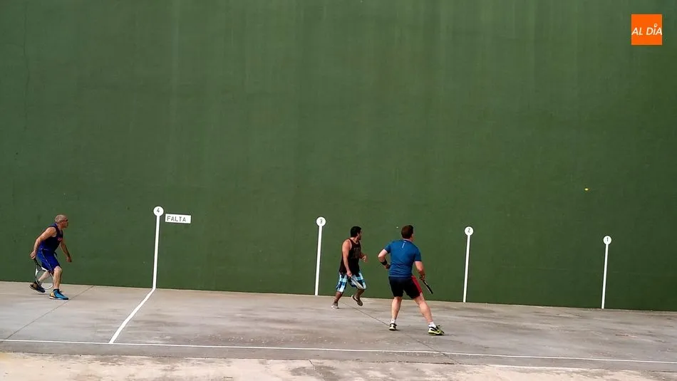 Foto 4 - Lumbrales celebra un muy disputado II Campeonato de Frontenis por parejas