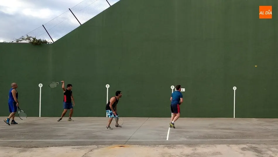 Foto 2 - Lumbrales celebra un muy disputado II Campeonato de Frontenis por parejas