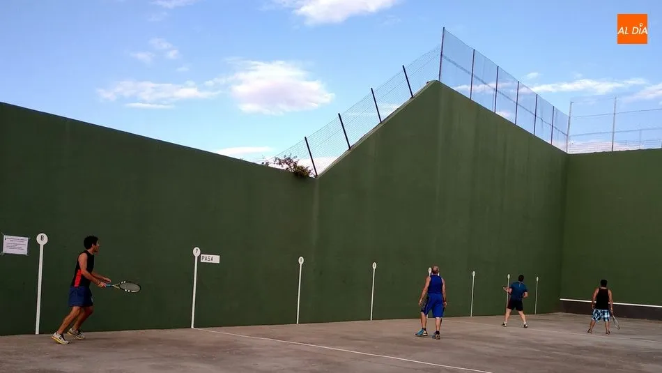 Foto 9 - Lumbrales celebra un muy disputado II Campeonato de Frontenis por parejas