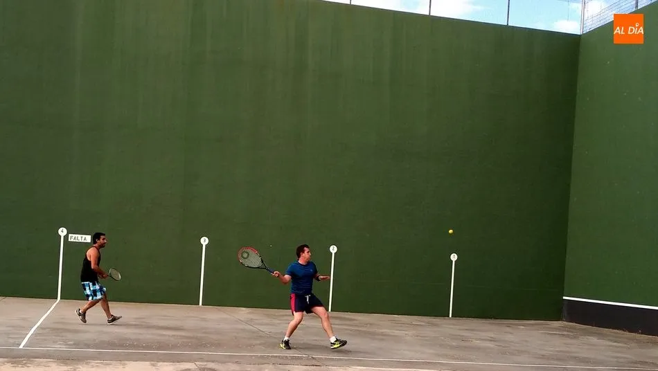 Foto 6 - Lumbrales celebra un muy disputado II Campeonato de Frontenis por parejas