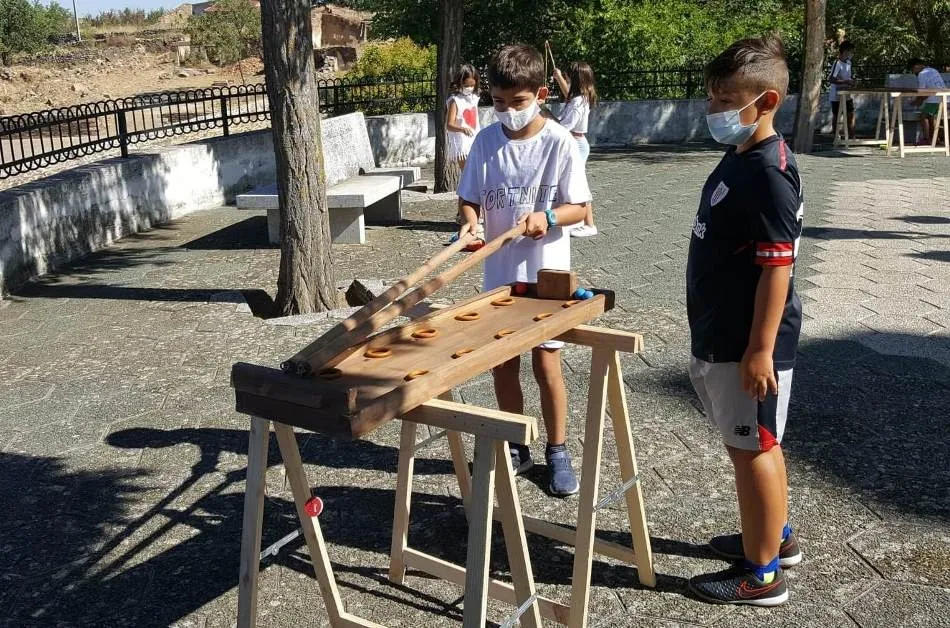 Foto 6 - &lsquo;El Tren de Colores&rsquo; de Saelices el Chico llega a su destino con la actuaci&oacute;n de Cristian...