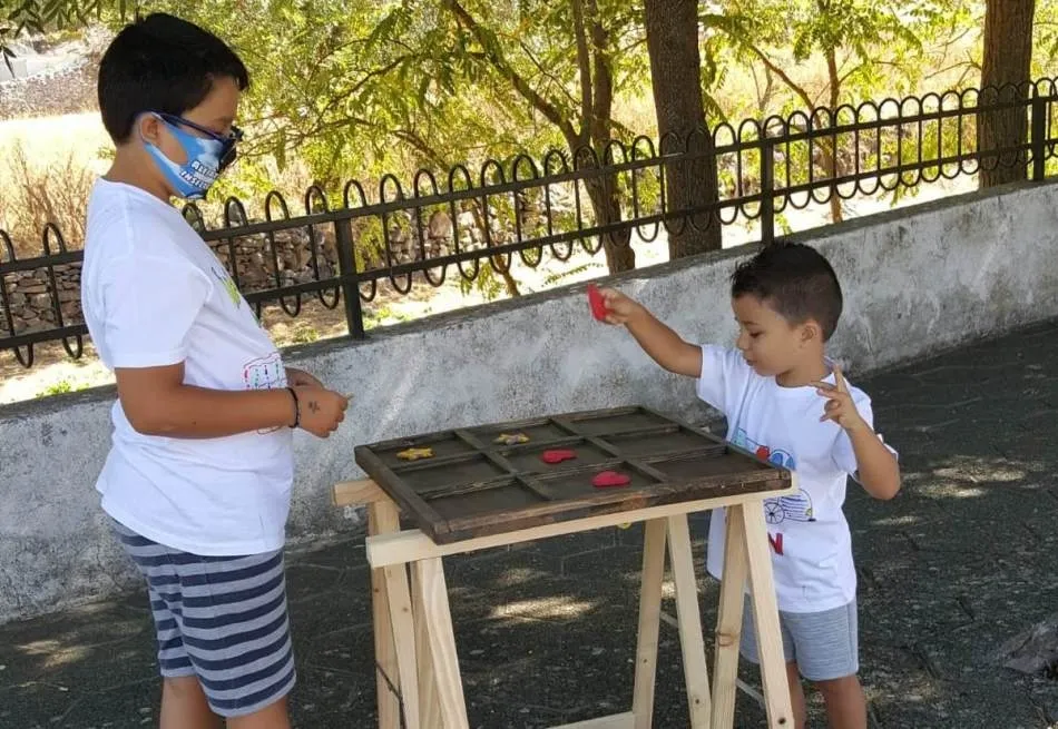Foto 4 - &lsquo;El Tren de Colores&rsquo; de Saelices el Chico llega a su destino con la actuaci&oacute;n de Cristian...