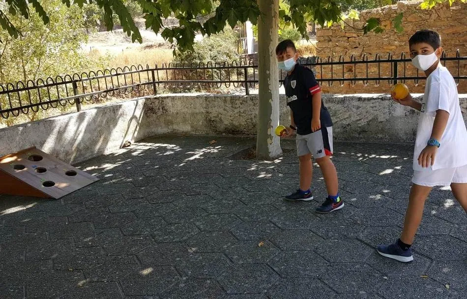 Foto 5 - &lsquo;El Tren de Colores&rsquo; de Saelices el Chico llega a su destino con la actuaci&oacute;n de Cristian...