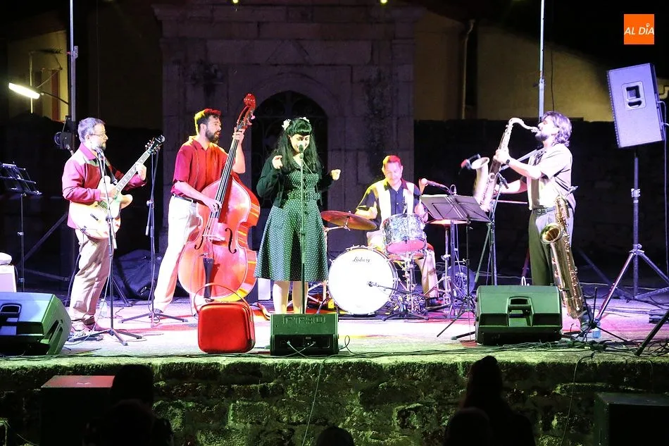 Foto 10 - 'Lul&uacute; & The Rockets' pone ritmo a la noche de &lsquo;Un verano diferente en Aldead&aacute;vila&rsquo;  