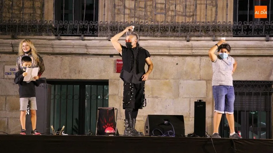 El público participó en los trucos de magia de El Barón