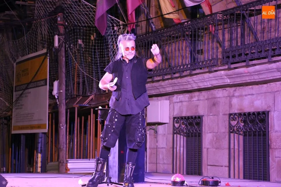 Foto 3 - El Bar&oacute;n despliega su magia en Vitigudino  