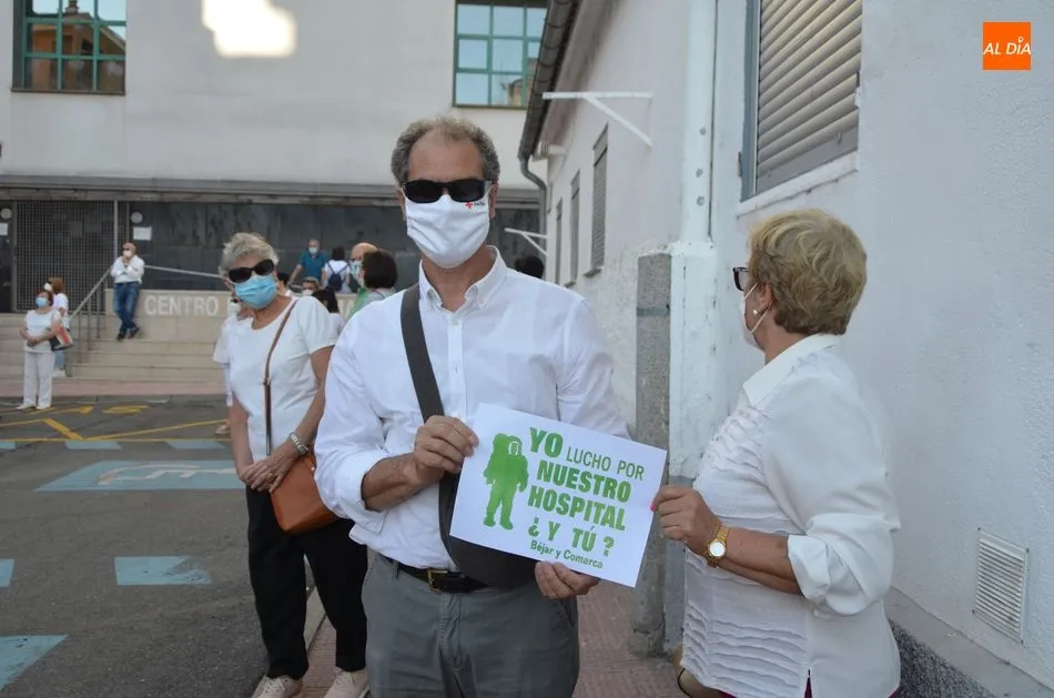 Foto 11 - Unas 350 personas participan en la Marcha Blanca convocada por el equipo de Gobierno de B&eacute;jar