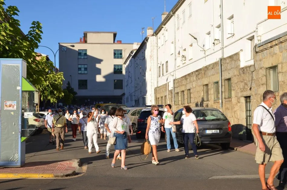 Foto 10 - Unas 350 personas participan en la Marcha Blanca convocada por el equipo de Gobierno de B&eacute;jar