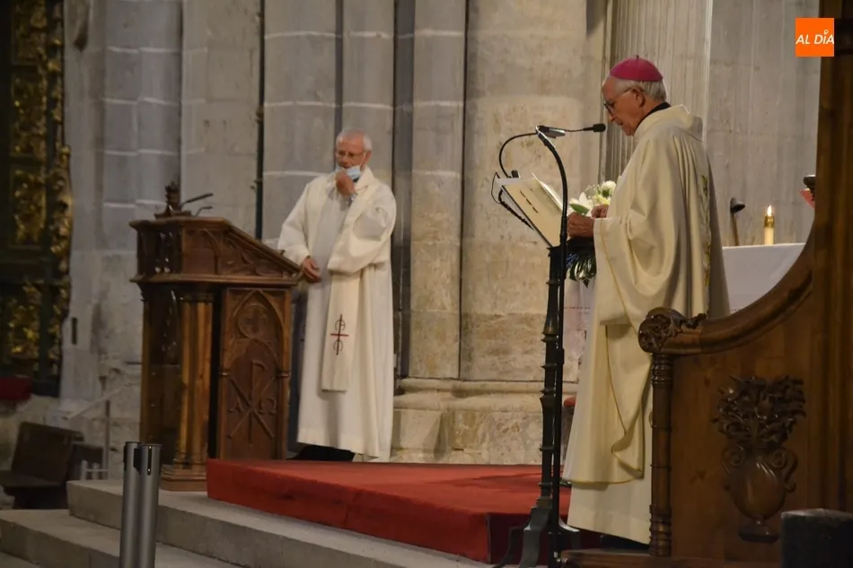Foto 10 - Pr&aacute;cticamente lleno en la Catedral para celebrar la festividad de su patrona  