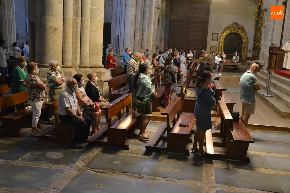 Foto 9 - Pr&aacute;cticamente lleno en la Catedral para celebrar la festividad de su patrona  