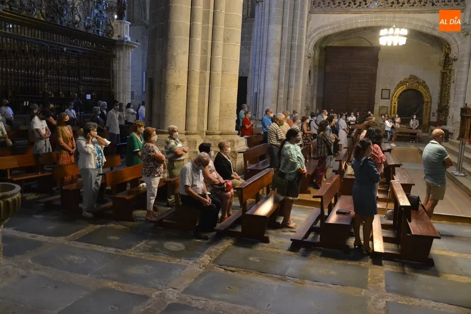 Foto 8 - Pr&aacute;cticamente lleno en la Catedral para celebrar la festividad de su patrona  