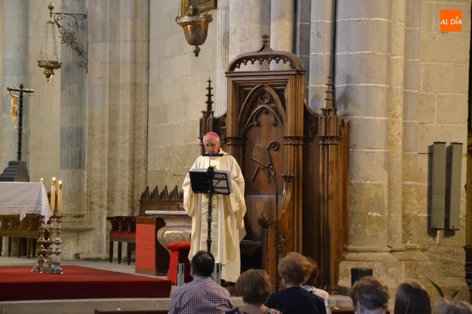 Foto 4 - Pr&aacute;cticamente lleno en la Catedral para celebrar la festividad de su patrona  