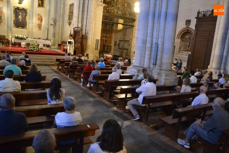 Foto 3 - Pr&aacute;cticamente lleno en la Catedral para celebrar la festividad de su patrona  