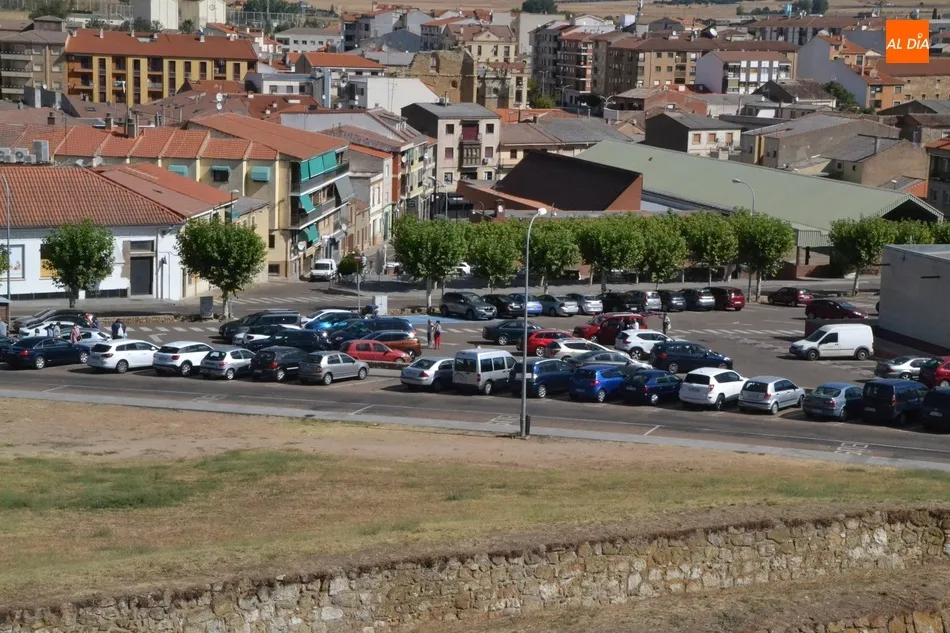Foto 9 - El mercadillo sabatino se despliega pese a ser festivo en una ma&ntilde;ana de buen ambiente  