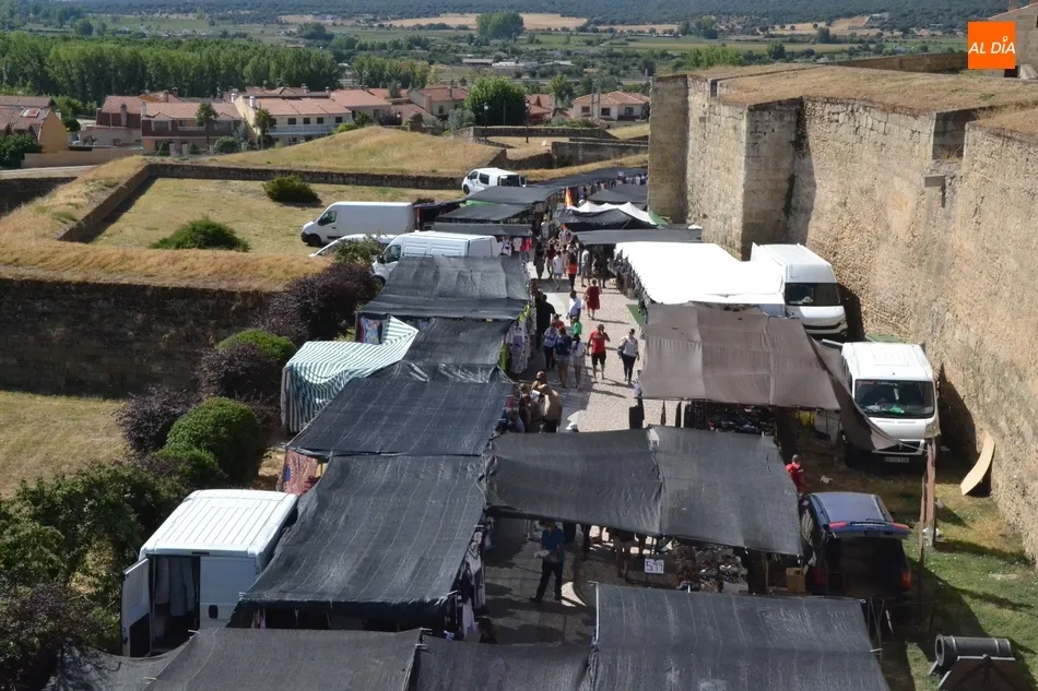 Foto 6 - El mercadillo sabatino se despliega pese a ser festivo en una ma&ntilde;ana de buen ambiente  