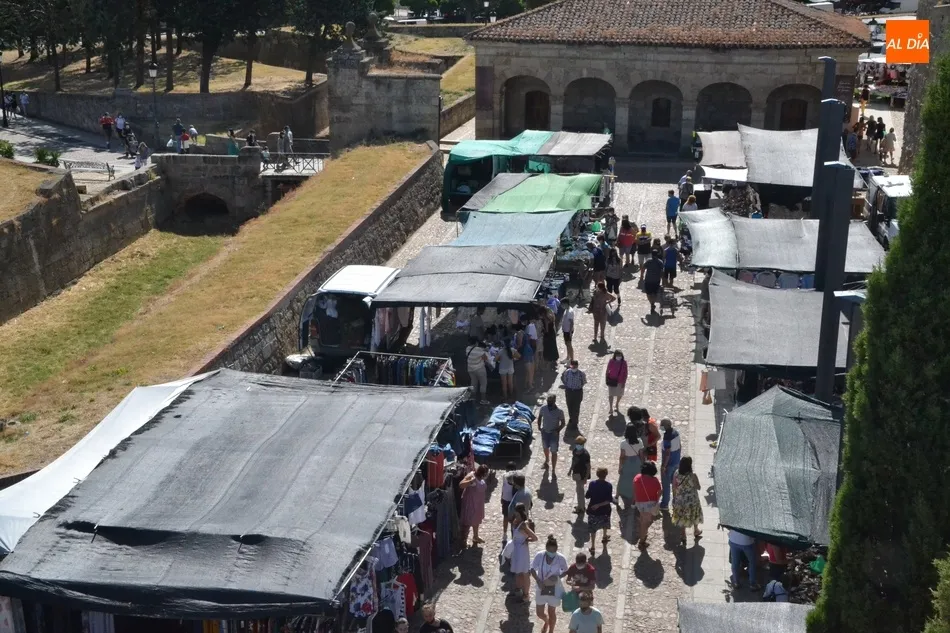 Foto 8 - El mercadillo sabatino se despliega pese a ser festivo en una ma&ntilde;ana de buen ambiente  