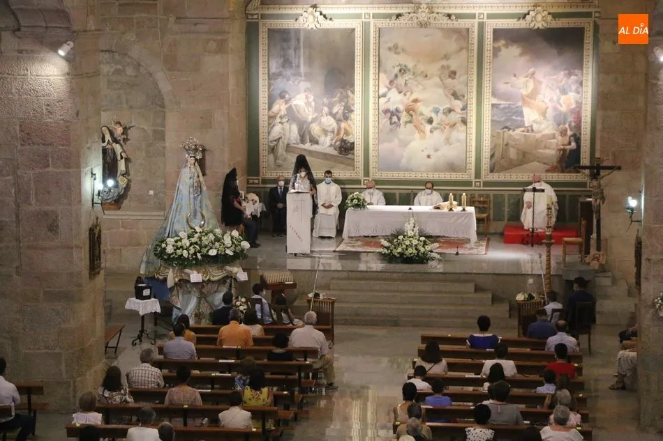 Foto 2 - Vitigudino cumple su cita con la Virgen del Socorro  