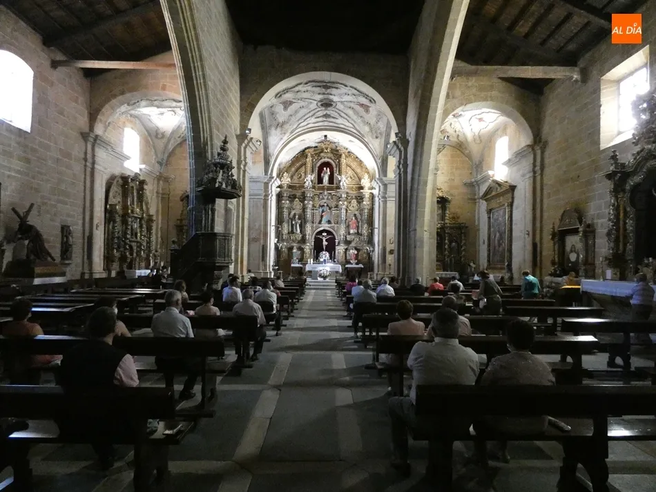 Foto 3 - Cantalpino honra a la Virgen de la Asunci&oacute;n sin procesi&oacute;n