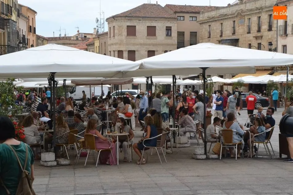 En cada mesa de las terrazas podrá haber un máximo de 10 personas