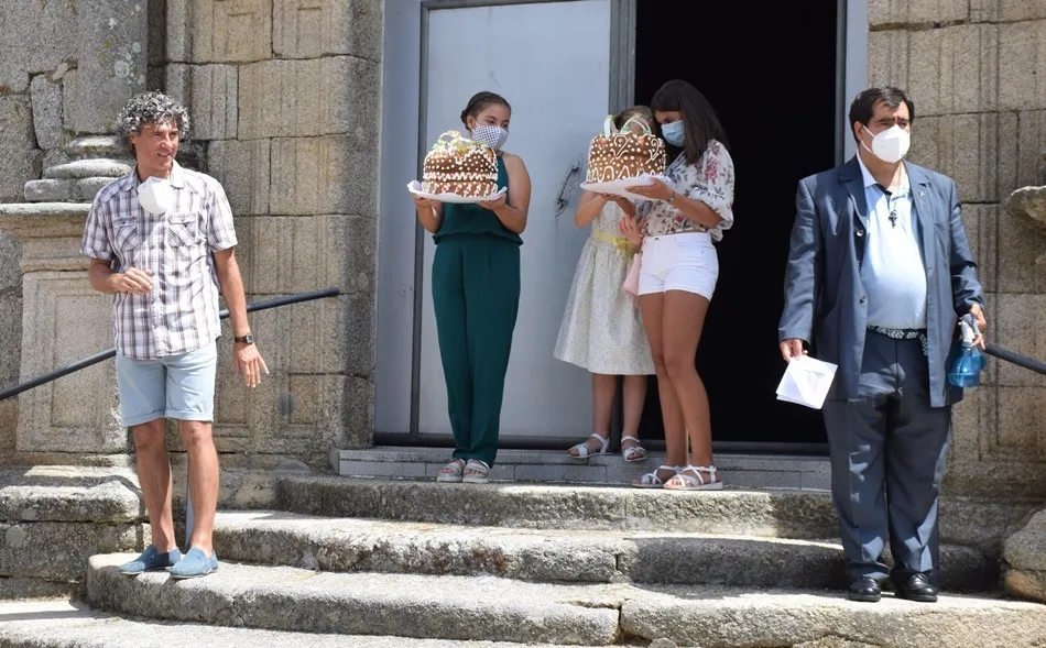 En plena subasta de las roscas | Fotos: Juan Martín