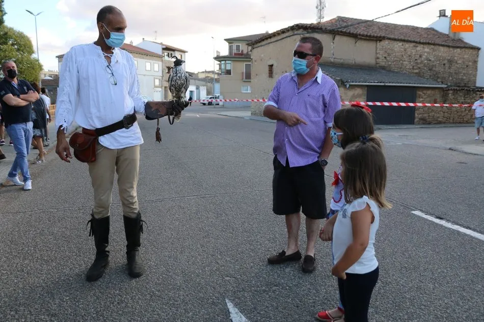 Foto 6 - Buena afluencia de p&uacute;blico en la Feria Medieval de Vitigudino  