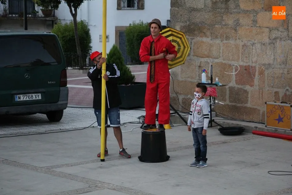 Foto 8 - Peque&ntilde;os y mayores se divierten en Saucelle con un circo muy activo  