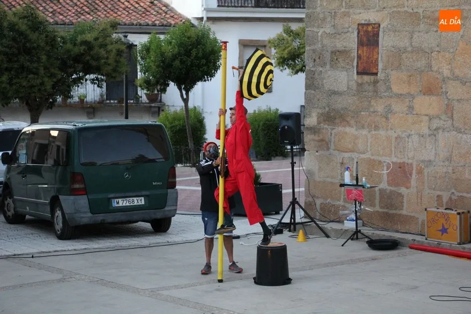 Foto 6 - Peque&ntilde;os y mayores se divierten en Saucelle con un circo muy activo  