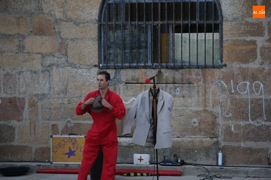 Foto 5 - Peque&ntilde;os y mayores se divierten en Saucelle con un circo muy activo  