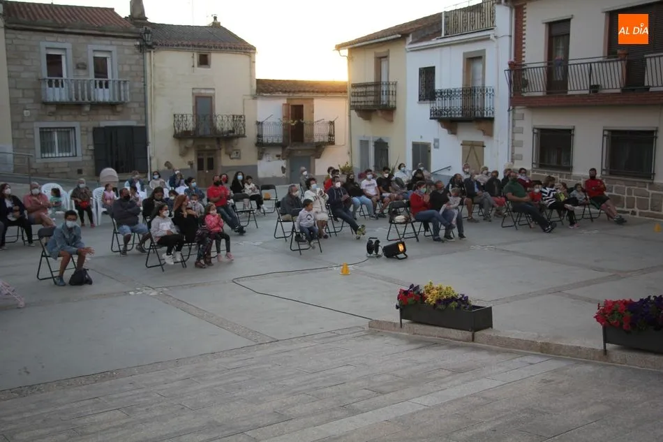 Foto 2 - Peque&ntilde;os y mayores se divierten en Saucelle con un circo muy activo  