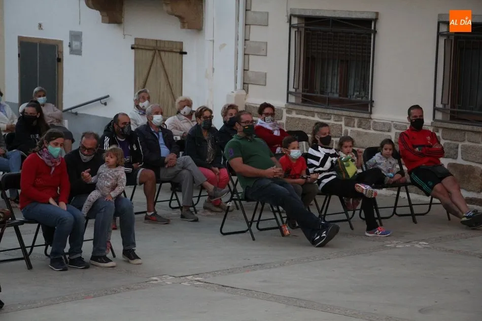 Foto 4 - Peque&ntilde;os y mayores se divierten en Saucelle con un circo muy activo  