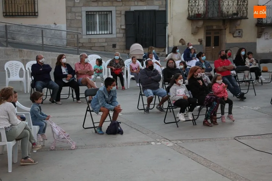 Foto 3 - Peque&ntilde;os y mayores se divierten en Saucelle con un circo muy activo  