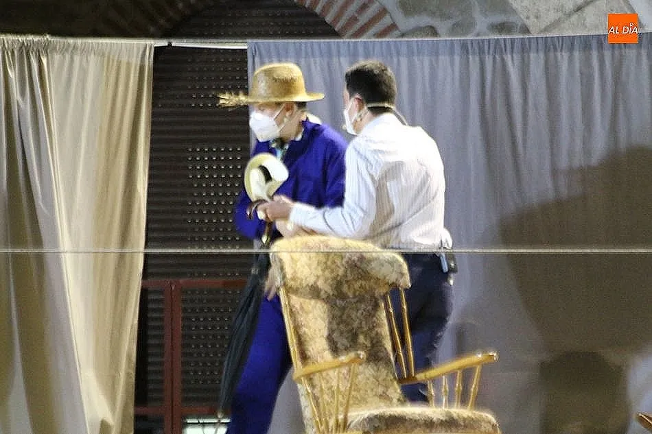 Foto 5 - El grupo local de teatro, &lsquo;El cuco sonriente&rsquo;, llena la plaza de Villarino  