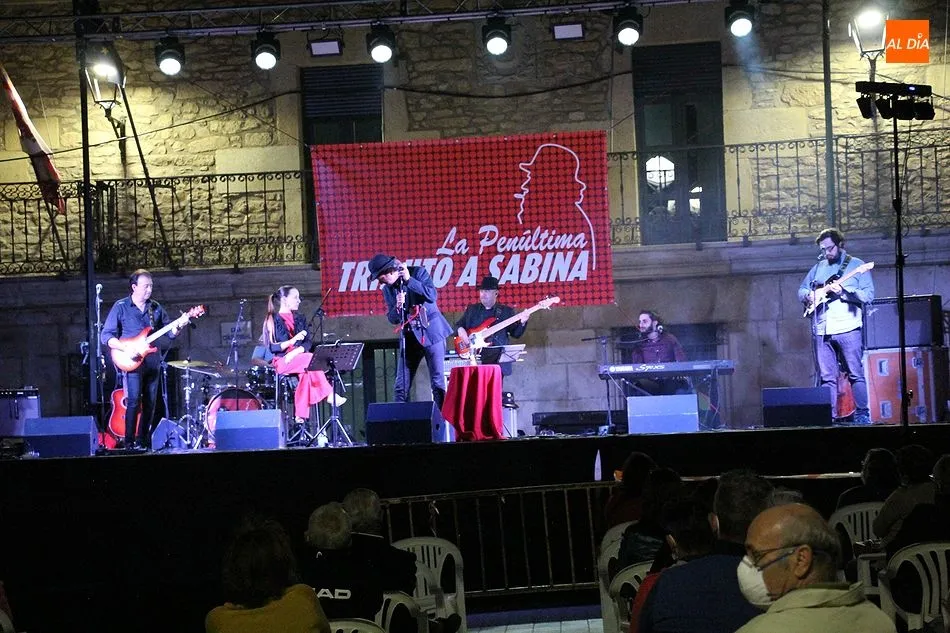 Foto 10 - Excelente tributo a Joaqu&iacute;n Sabina en Vitigudino  