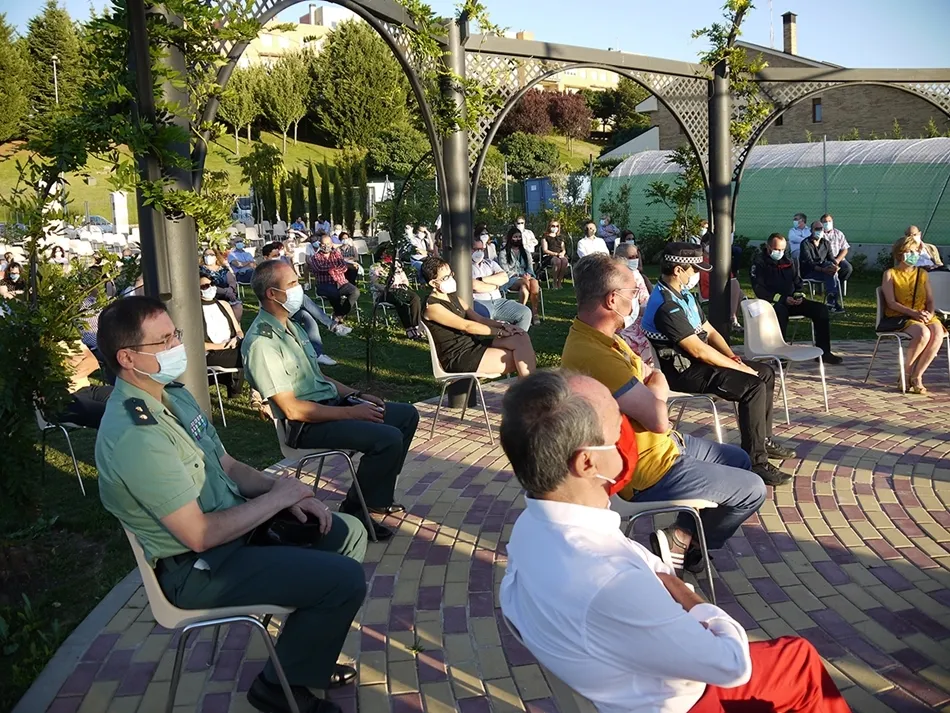 Foto 9 - Carbajosa rinde homenaje a las v&iacute;ctimas y heroes de la pandemia del Covid-19
