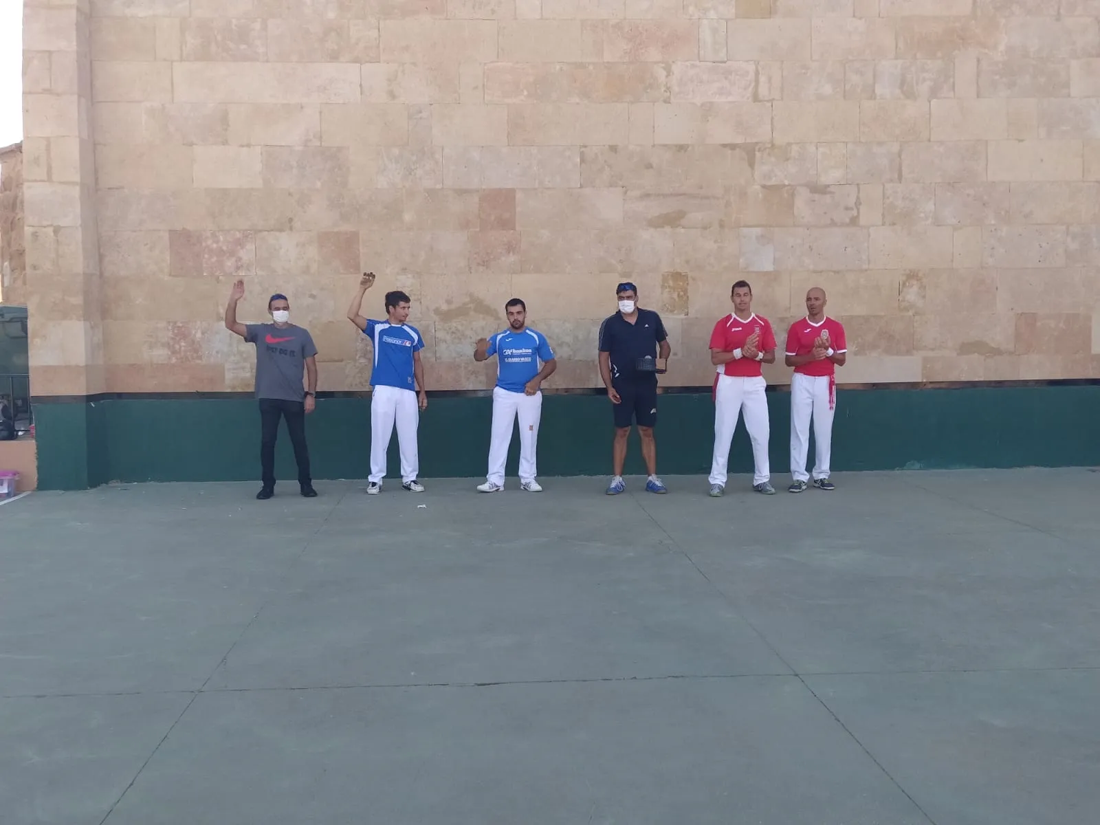 Foto 2 - Aldearrubia acoge dos bonitos partidos de pelota gracias al apoyo del Ayuntamiento a este deporte...