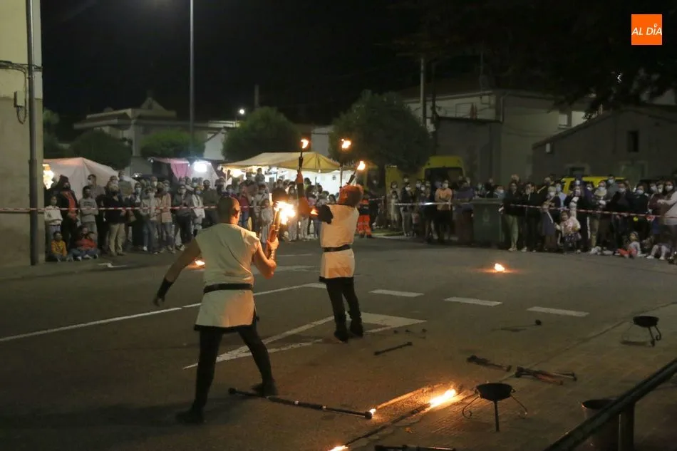 Foto 11 - Un espect&aacute;culo de fuego pone el broche a la Feria Medieval en Vitigudino  