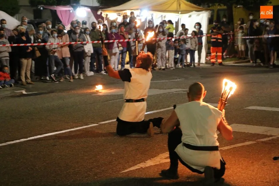 Foto 8 - Un espect&aacute;culo de fuego pone el broche a la Feria Medieval en Vitigudino  