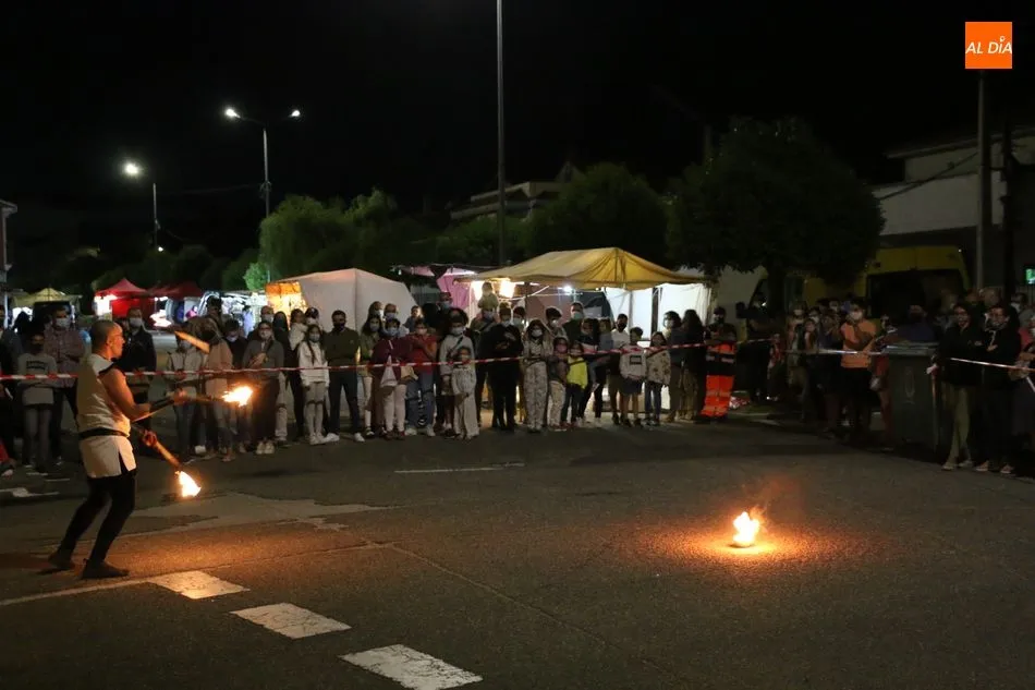 Foto 7 - Un espect&aacute;culo de fuego pone el broche a la Feria Medieval en Vitigudino  