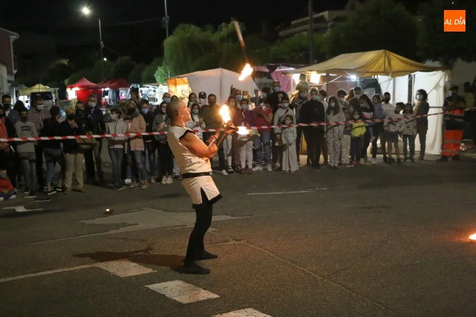 Foto 5 - Un espect&aacute;culo de fuego pone el broche a la Feria Medieval en Vitigudino  