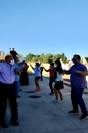 Foto 2 - Bailes y v&iacute;tores en las calles de Cantaracillo para honrar a San Roque&nbsp;