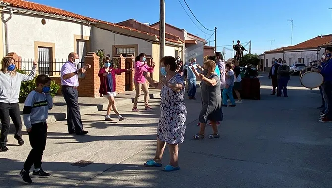 Los bailes protagonizaban la Alboreada de San Roque