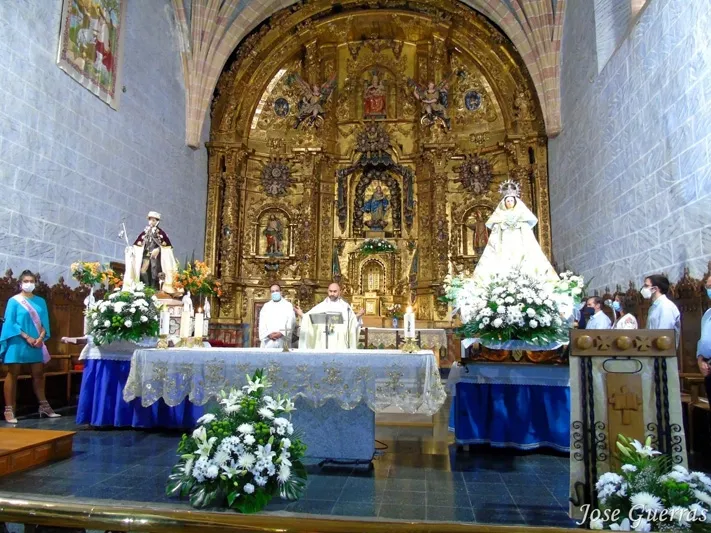 Foto 2 - Emociones y la &ldquo;Charr&aacute;&rdquo; en las calles protagonizan las honras a San Roque en Macotera