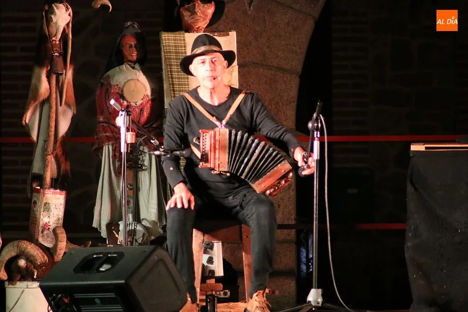 Foto 8 - Mayalde hace cantar a la Plaza de Villarino  