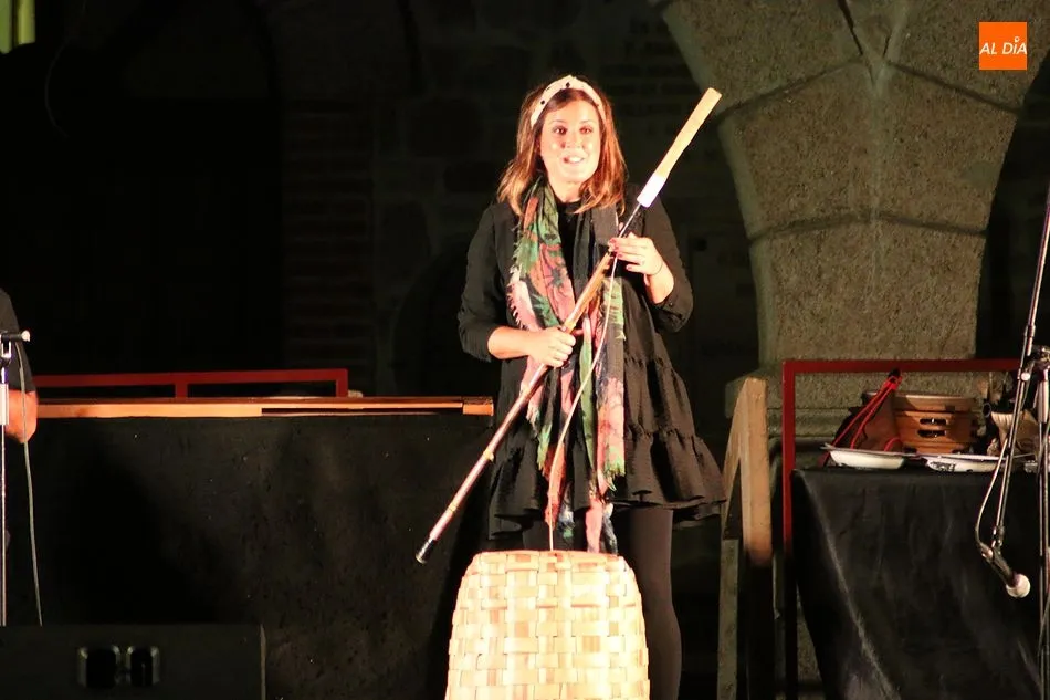 Foto 7 - Mayalde hace cantar a la Plaza de Villarino  