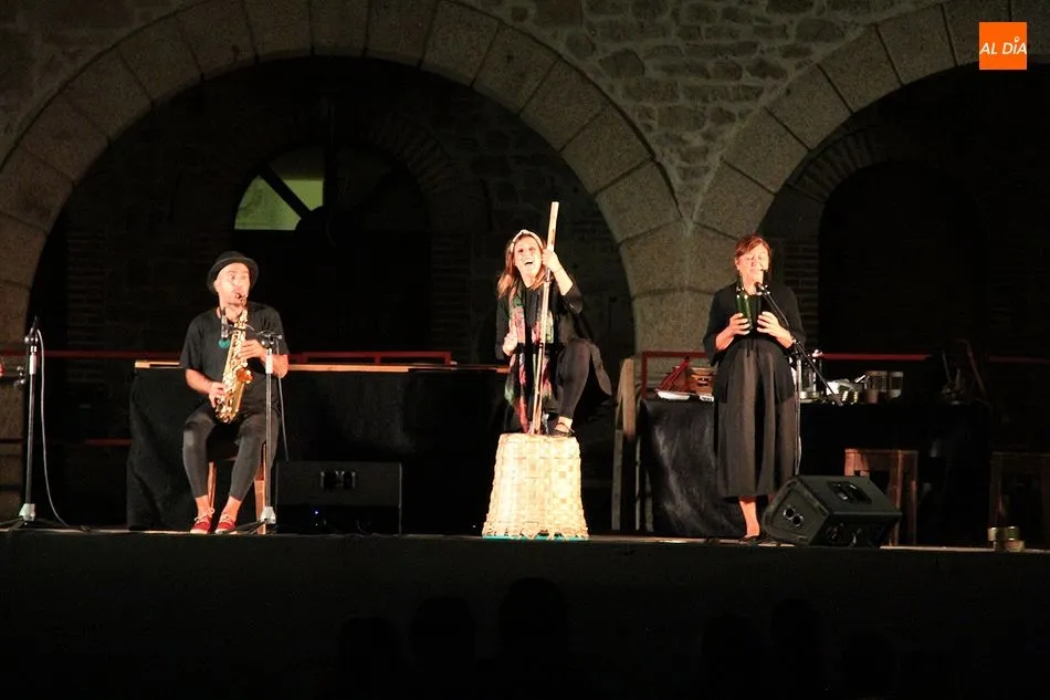 Foto 5 - Mayalde hace cantar a la Plaza de Villarino  