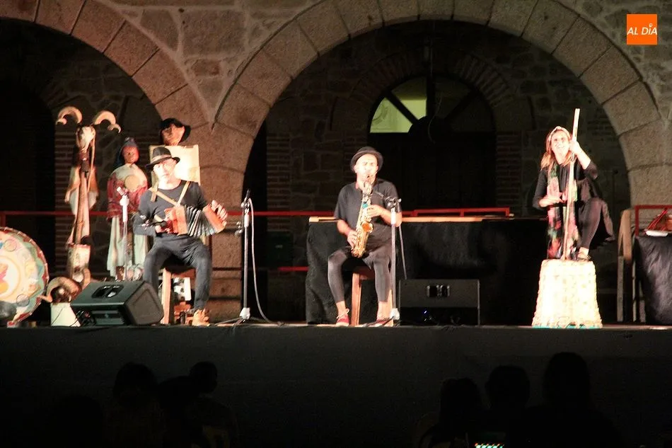 Foto 4 - Mayalde hace cantar a la Plaza de Villarino  